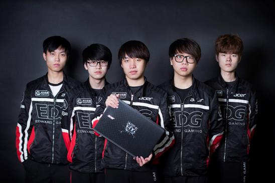 样的背景下 样的背景下